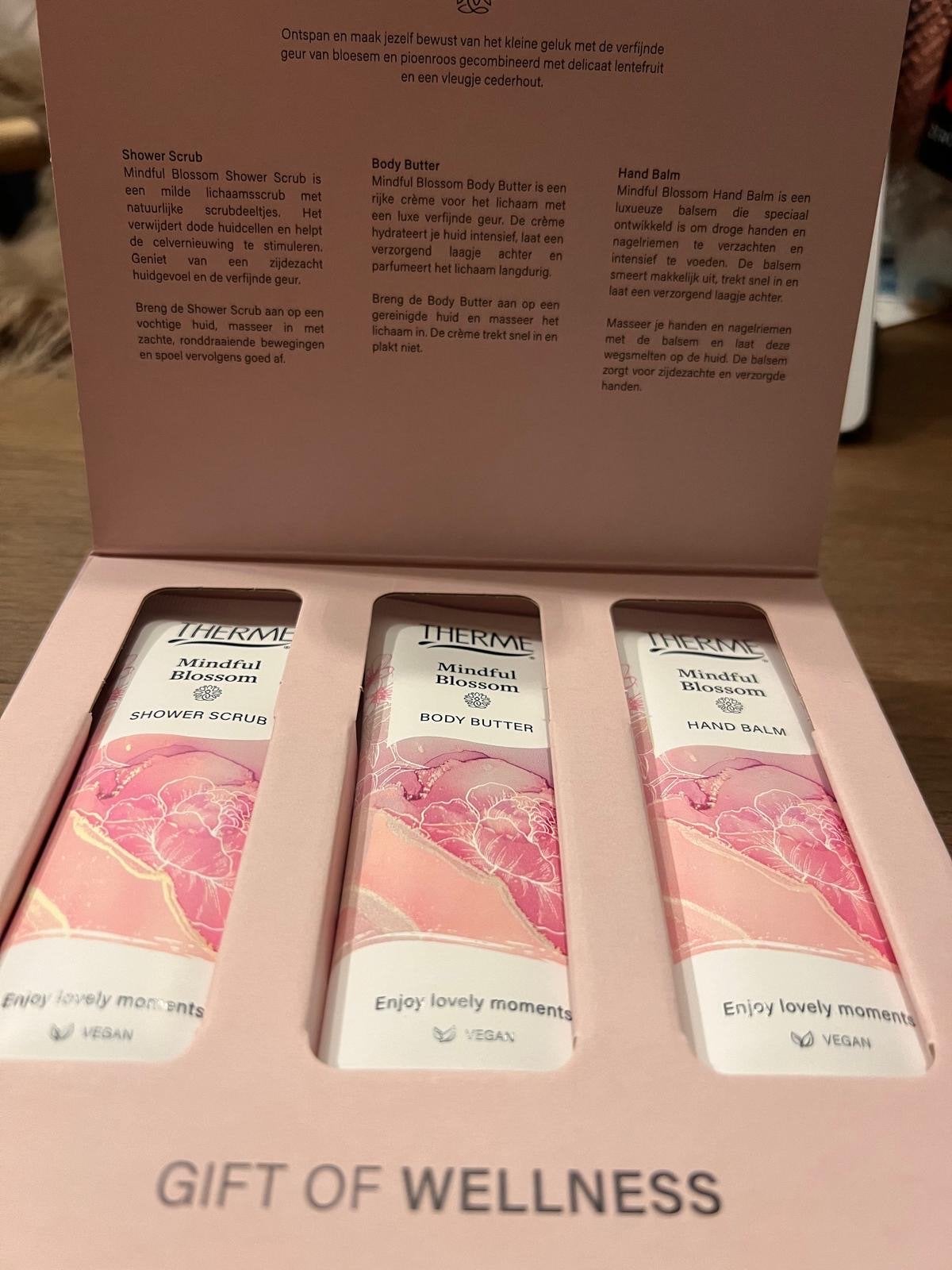 Therme Mindful Blossom: Scrub, Body Butter & Handbalsem Set, Ophalen of Verzenden, Nieuw, Bad & Douche