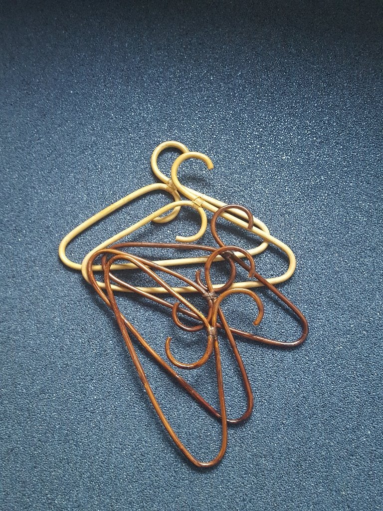 Rotan kledinghangers - 5 stuks, Ophalen of Verzenden, Zo goed als nieuw, Overige materialen, Kinderen en Volwassenen