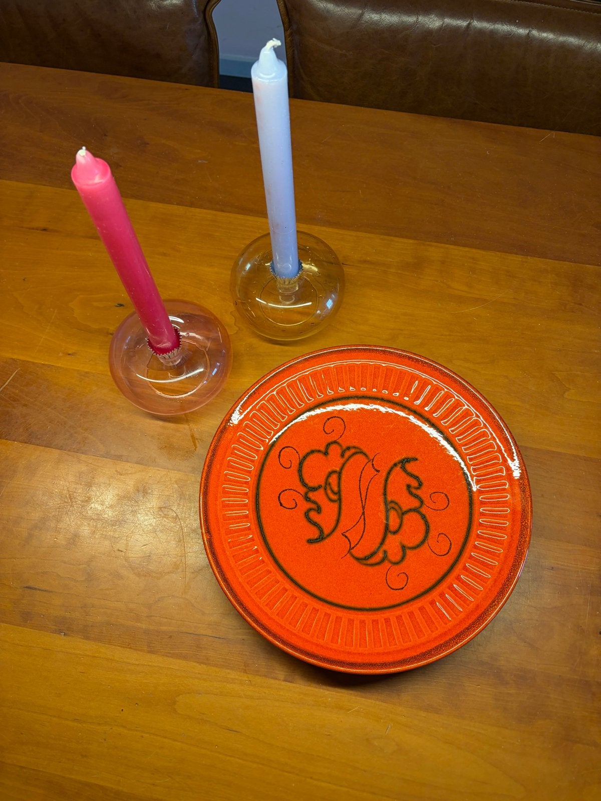 2x Vintage Flora Holland 2032 oranje borden, Antiek en Kunst, Antiek | Keramiek en Aardewerk, Ophalen of Verzenden