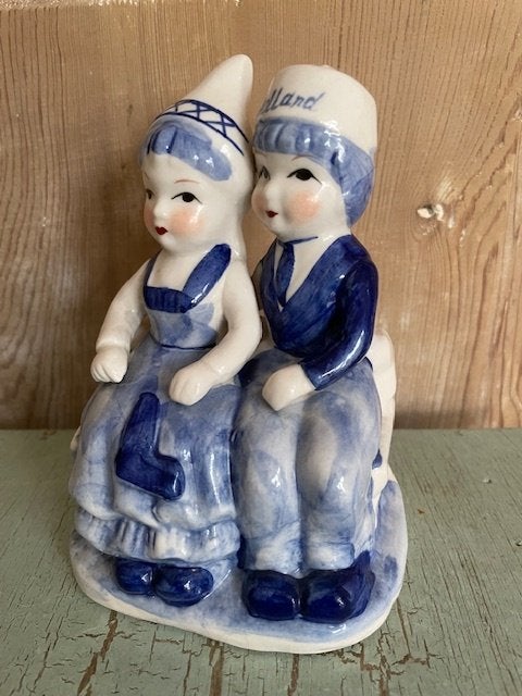 Vintage Delfts blauw beeldje. Boer / boerin. Handbeschilderd, Ophalen, Zo goed als nieuw, Mens