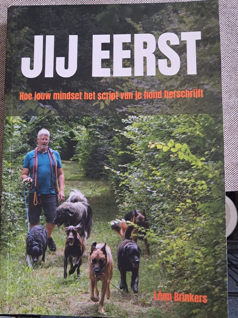 Leon Brinkers Jij eerst, Ophalen of Verzenden, Nieuw, Honden