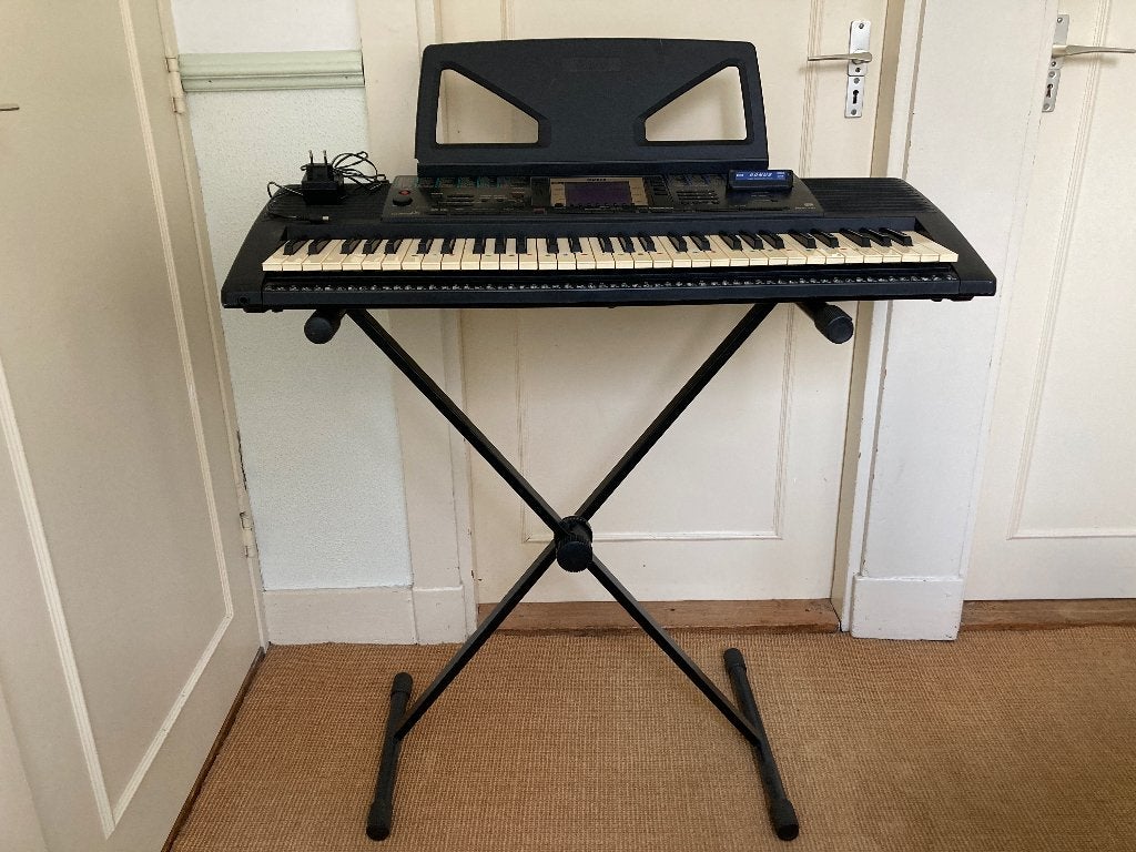 Keyboard Yamaha PSR 330 met standaard, Ophalen, Yamaha, Met standaard, 61 toetsen