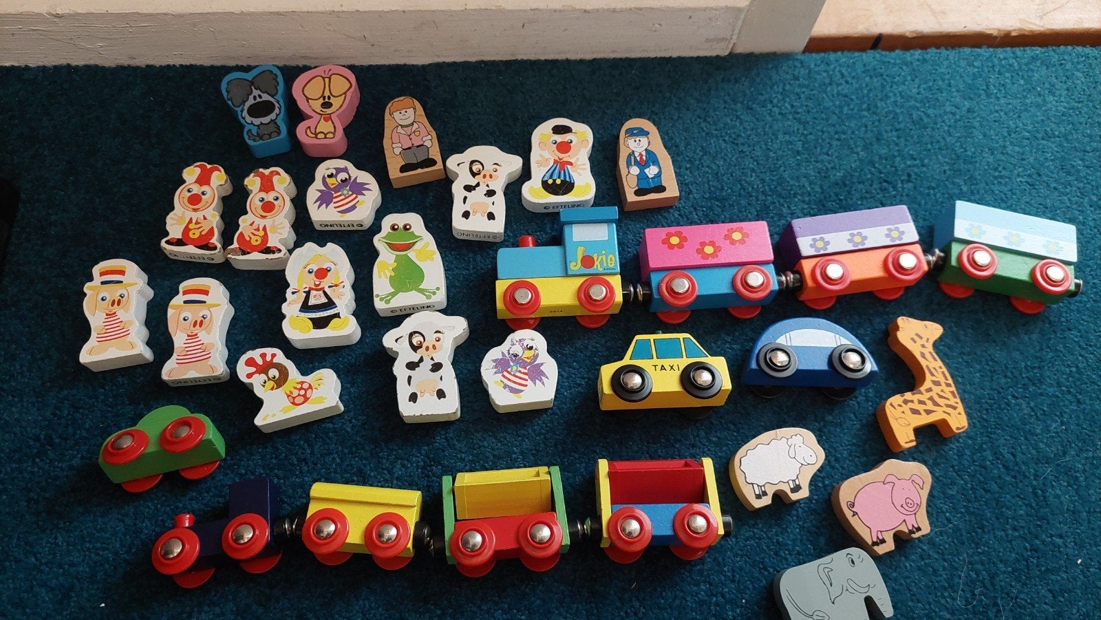 Houten Treinbaan met Jokie, Jet, Woezel en Pip speelfiguren, Kinderen en Baby's, Speelgoed | Houten speelgoed, Ophalen, Gebruikt