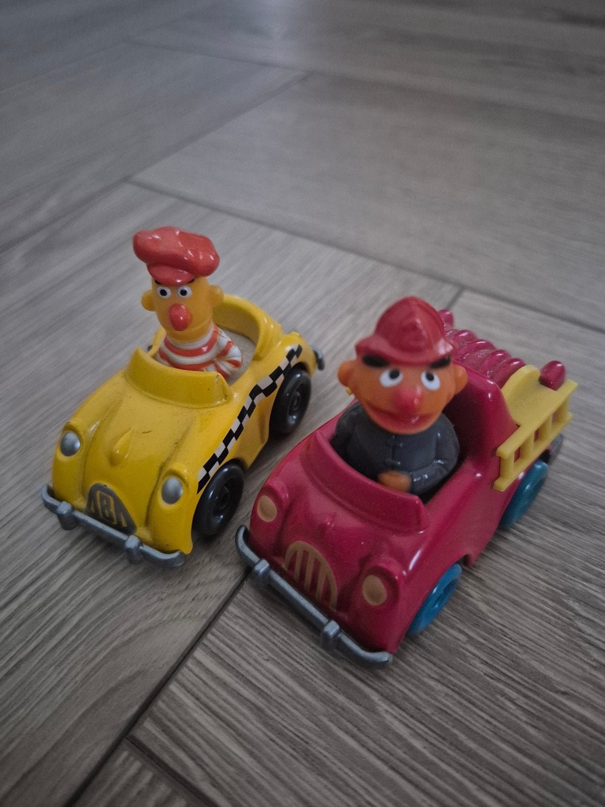 Sesamstraat Bert en Ernie auto's (vintage), Ophalen of Verzenden, Zo goed als nieuw
