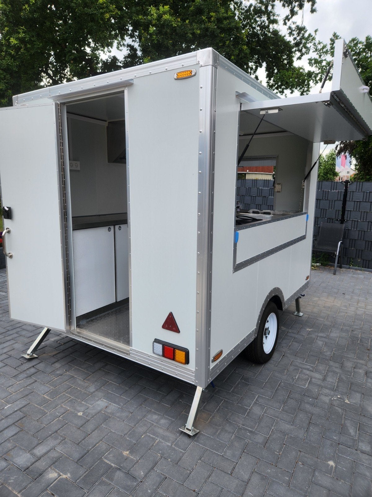 Foto 4 van Nieuwe Foodtrailer/Verkoopwagen - Direct Beschikbaar