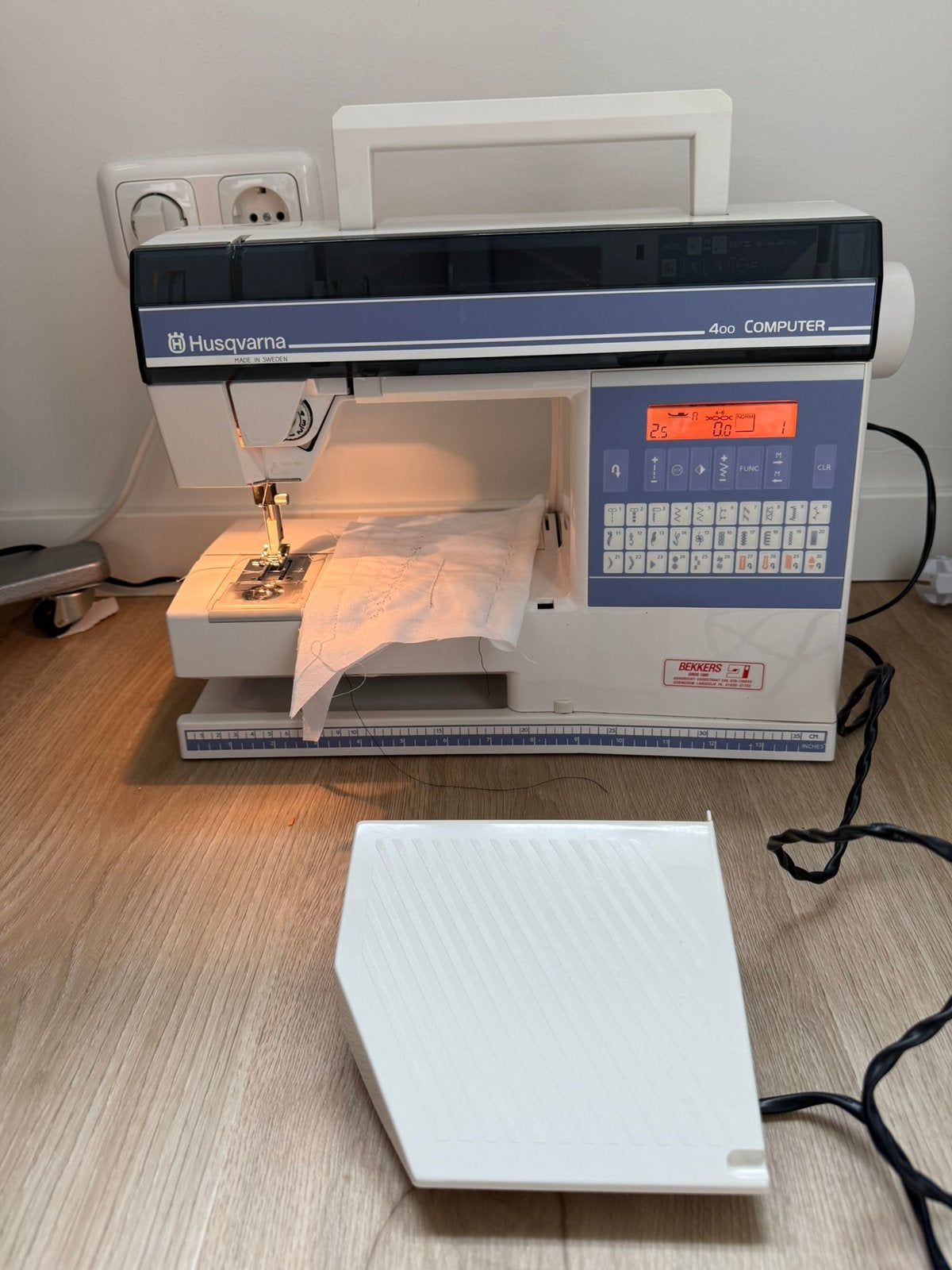 Husqvarna 400 computer naaimachine, Hobby en Vrije tijd, Naaimachines en Toebehoren, Ophalen, Onbekend, Onbekend, Husqvarna