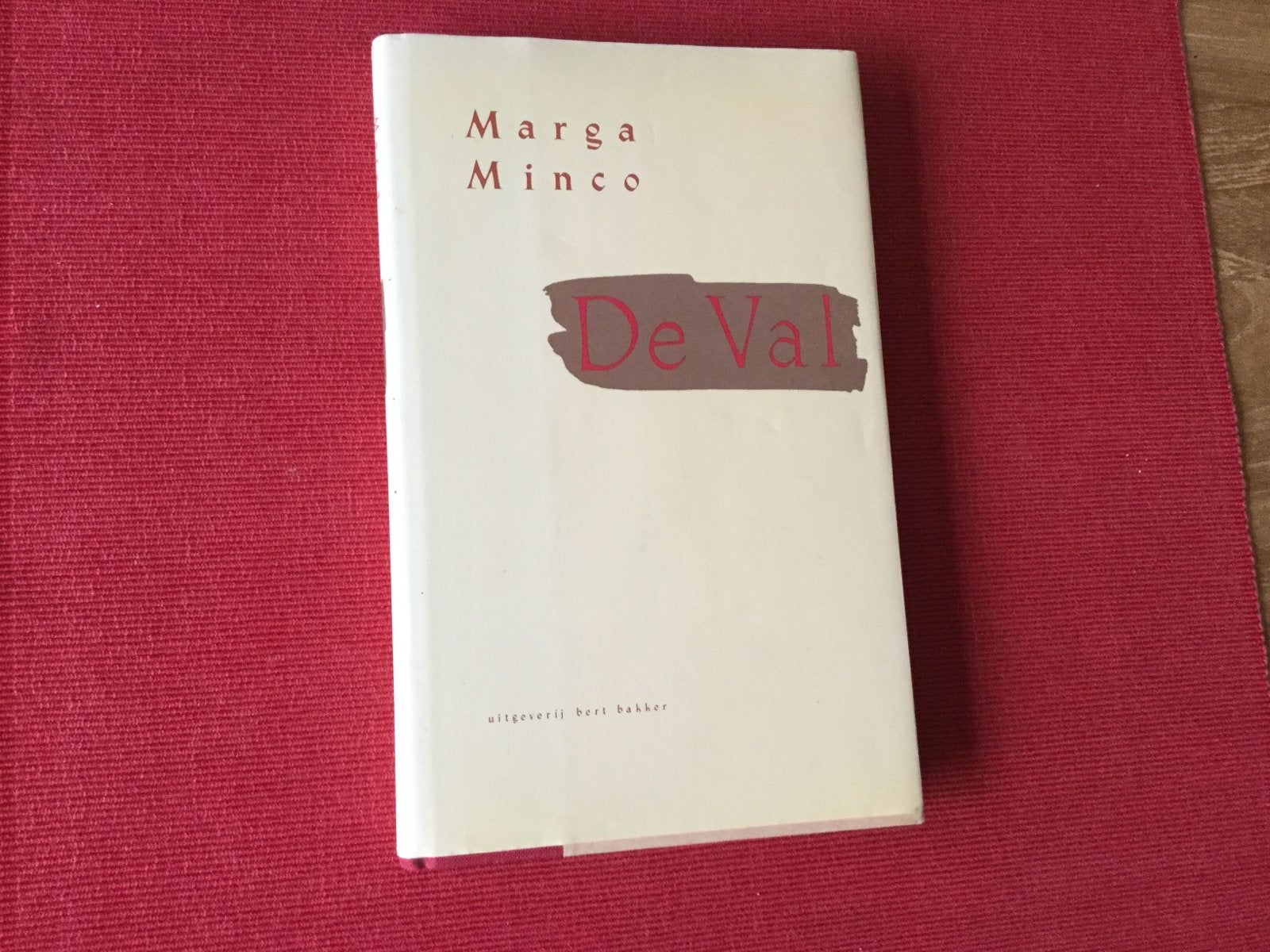 Marga Minco, De Val, Ophalen of Verzenden, Zo goed als nieuw