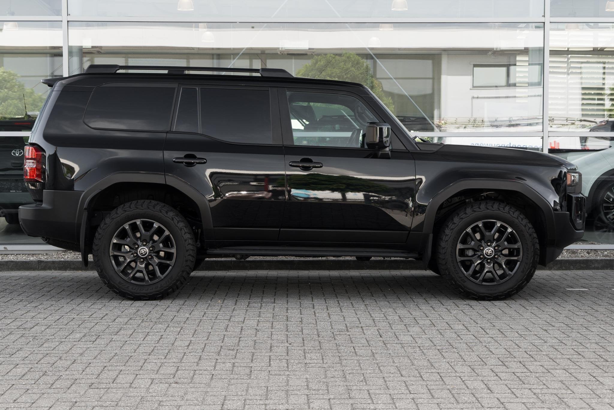 Toyota Land Cruiser 2.8 D-4D Standard Roof Window Van Naviga, Auto's, Automaat, Gebruikt, Euro 6, 4 cilinders