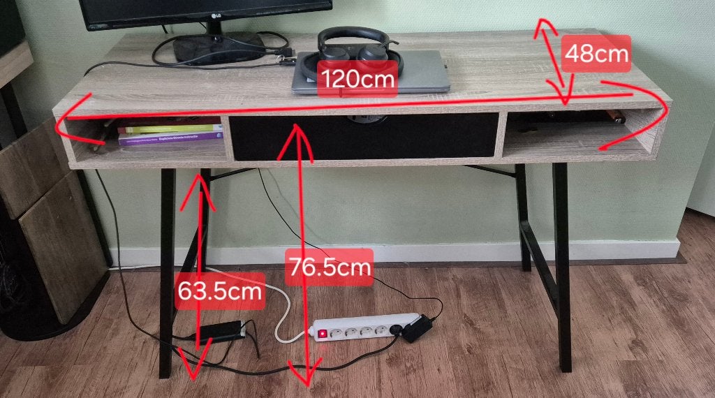 Mooi compact bureau, Ophalen, Zo goed als nieuw, Jysk, Hout