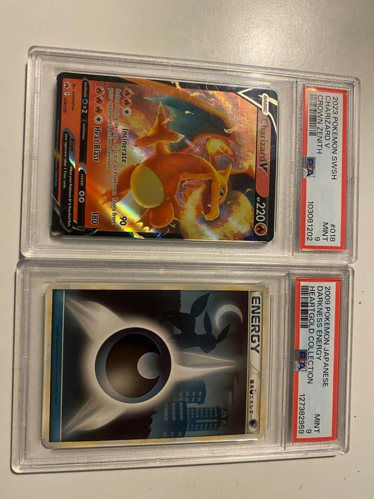 Charizard V & Darkness Energy (Umbreon) PSA 9 Pokémon Kaarte, Ophalen of Verzenden, Zo goed als nieuw, Meerdere kaarten, Foil