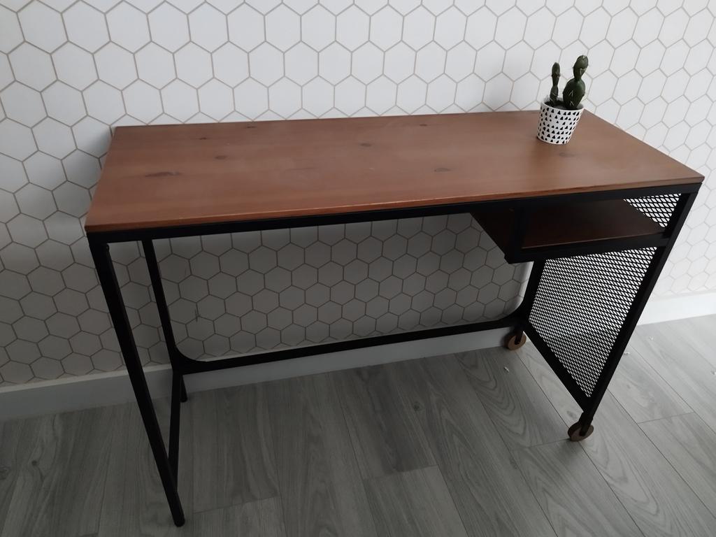 IKEA Bureau - Compact en Stijlvol, Ophalen, Met wielen, Zo goed als nieuw