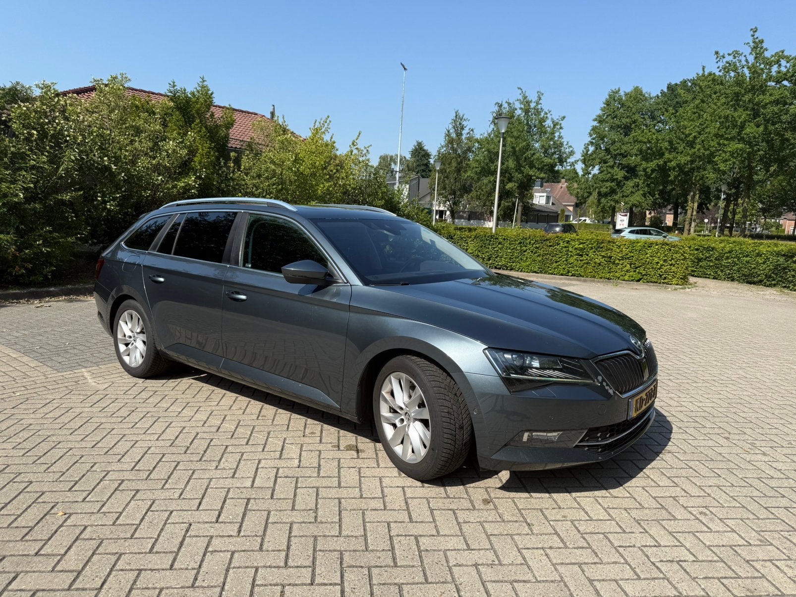 Skoda Superb 2.0 TDI 110KW Combi 2016 Grijs, Voorwielaandrijving, Stof, Zwart, 4 cilinders