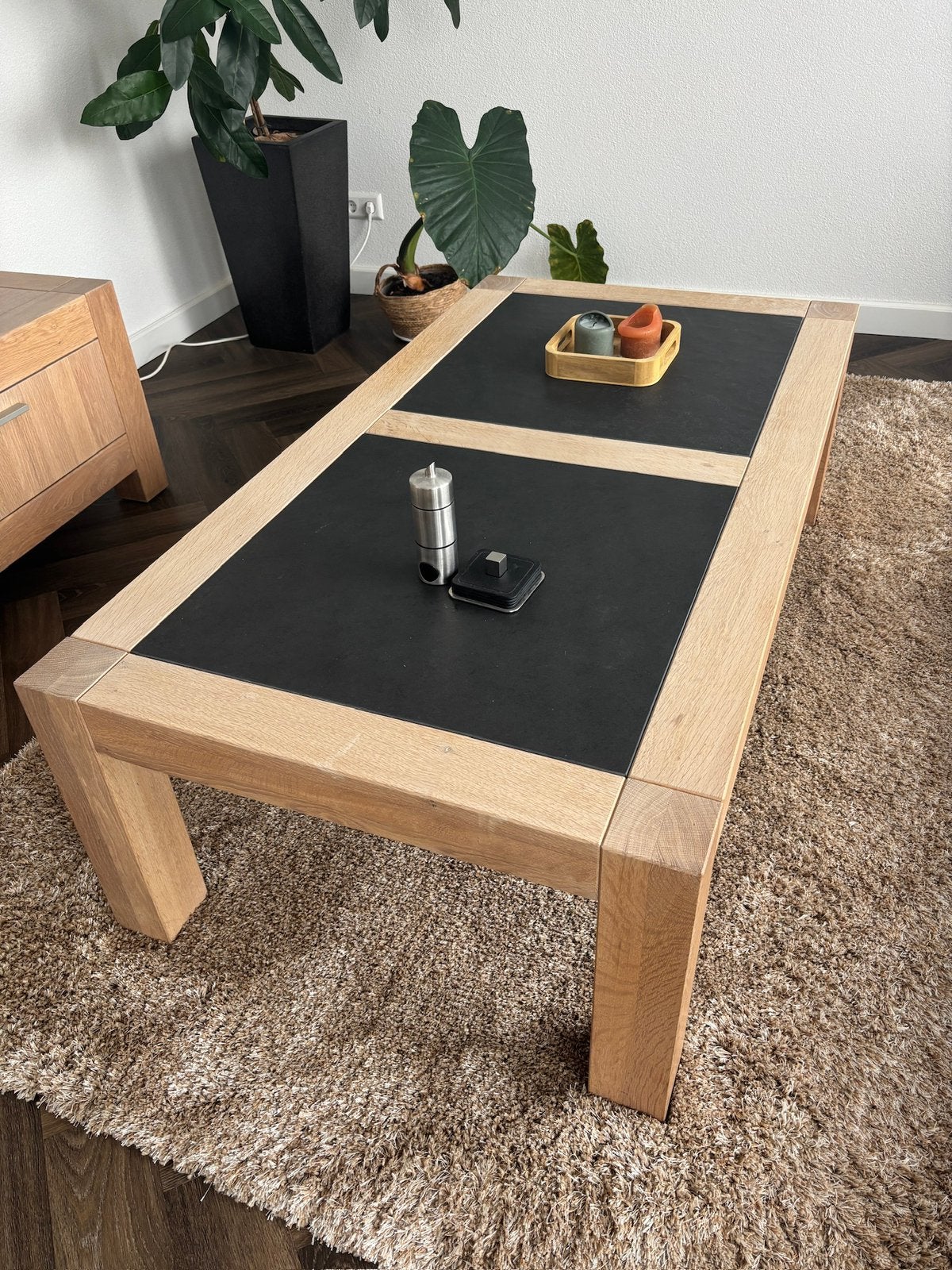 Mooie massief eiken salontafel met leisteen inleg, Ophalen, 100 tot 150 cm, 50 tot 100 cm, Zo goed als nieuw