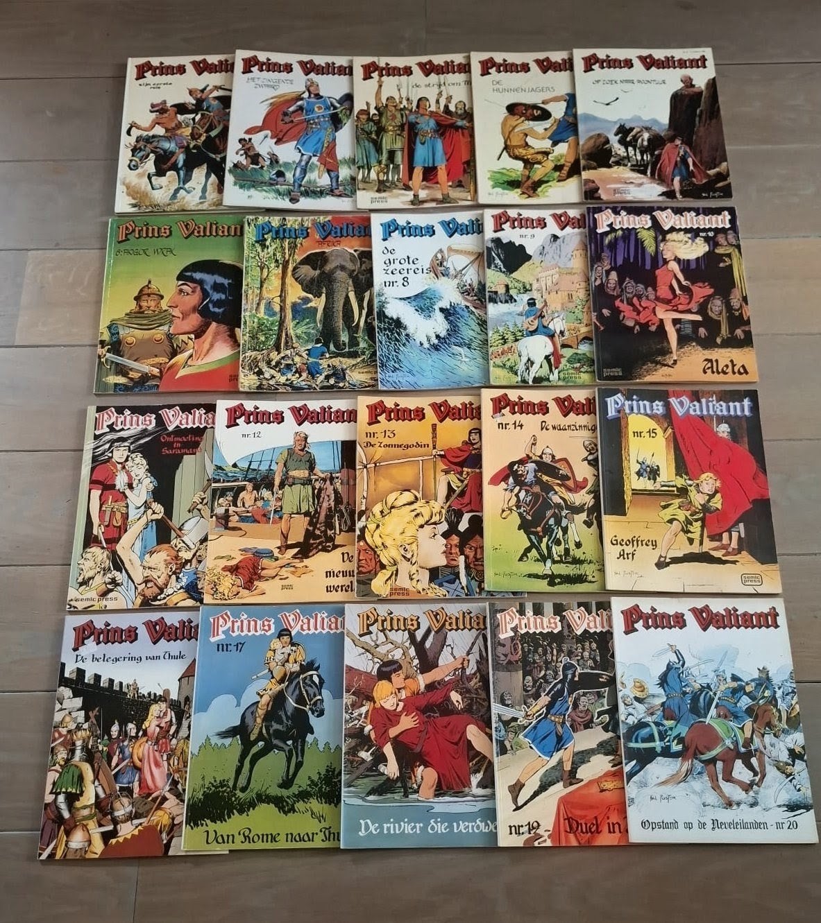 53 delen Prins Valiant stripboeken - Harold R. Foster, Boeken, Complete serie of reeks, Ophalen, Zo goed als nieuw