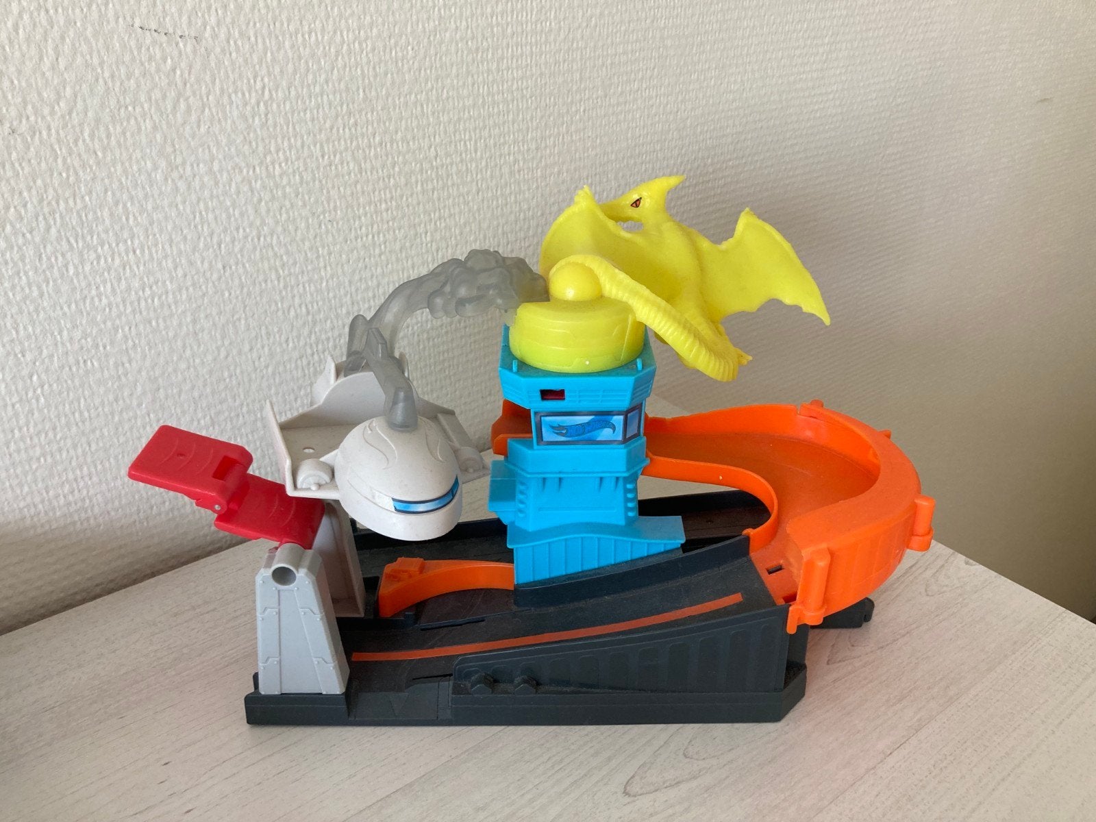 Hot Wheels Racebaan met Dinosaurus Thema, Ophalen