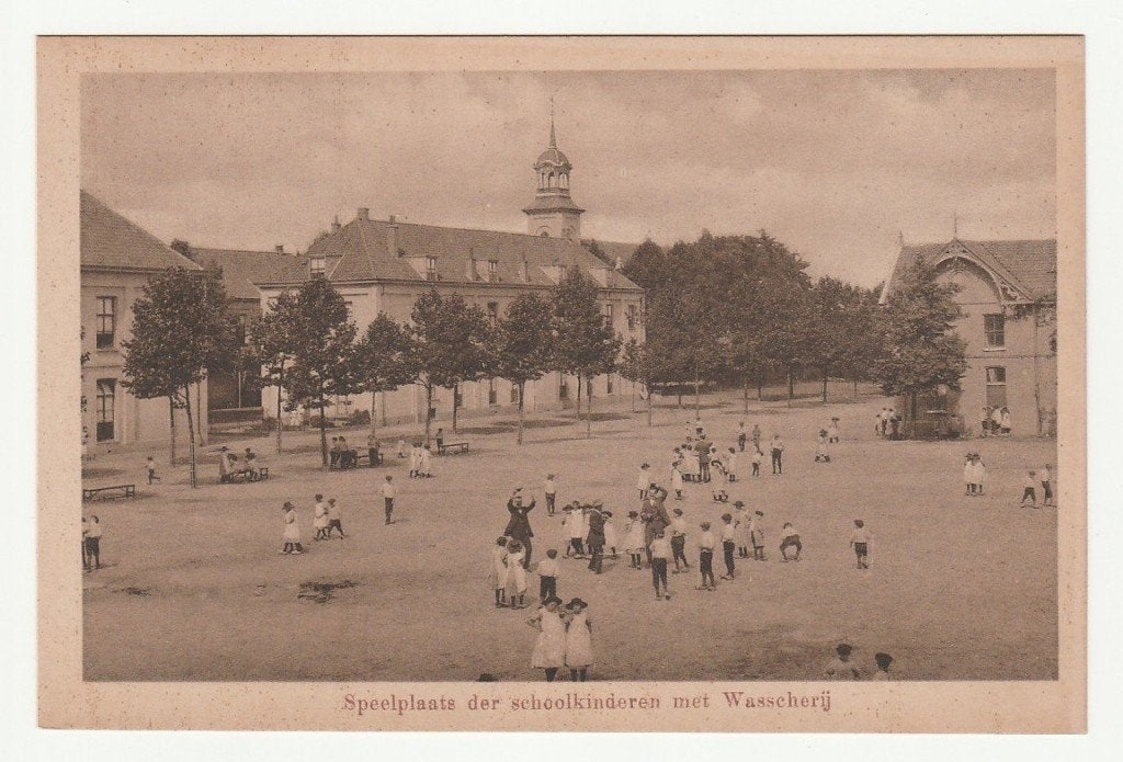 Nijmegen - Neerbosch Weesinrichting, Speelplaats der schoolk, Ophalen of Verzenden, 1920 tot 1940, Ongelopen, Gelderland