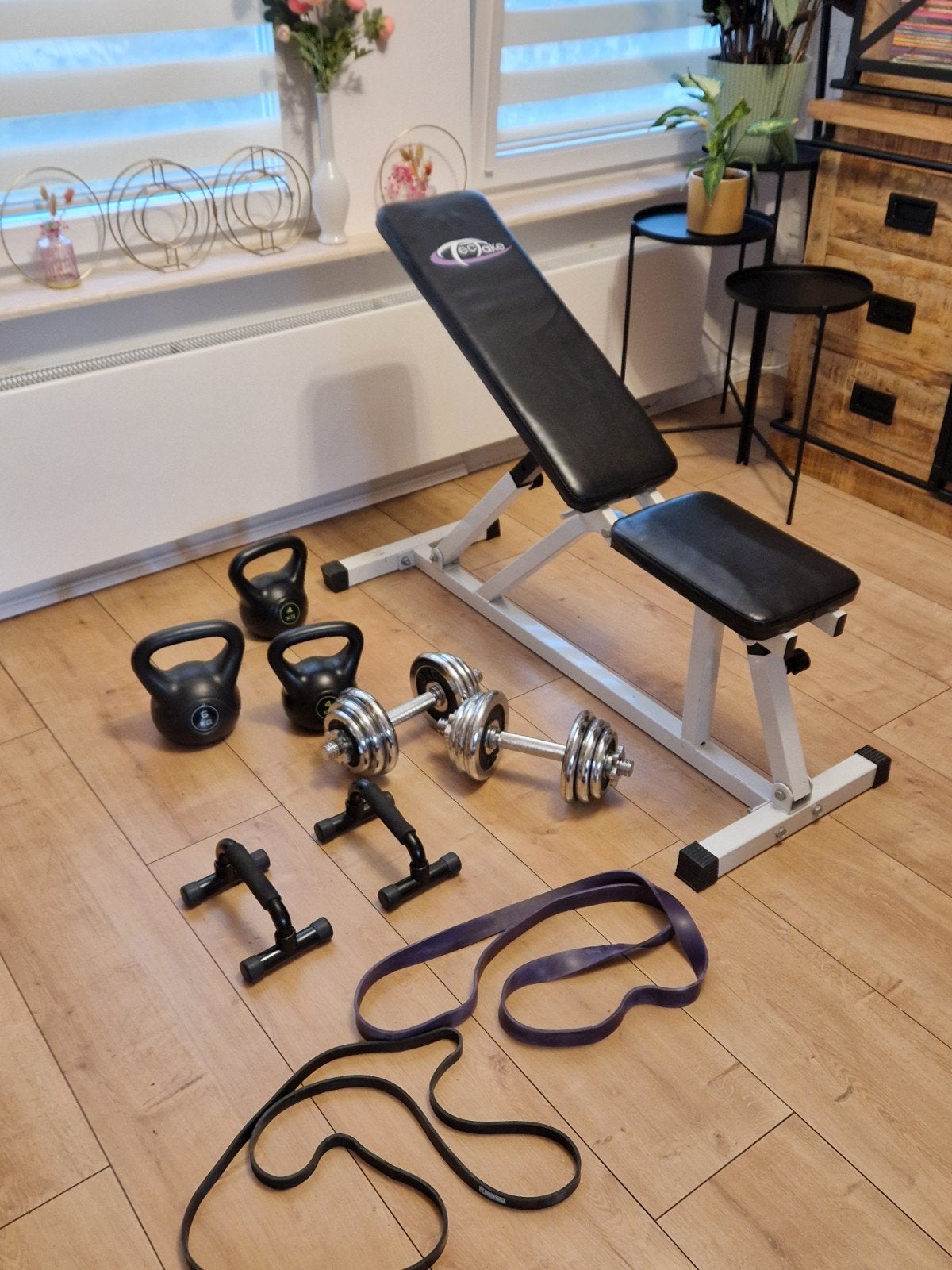 verstelbare bankje 2x14kg dumbels en fitness accesories, Ophalen, Zo goed als nieuw, Fitnessbank