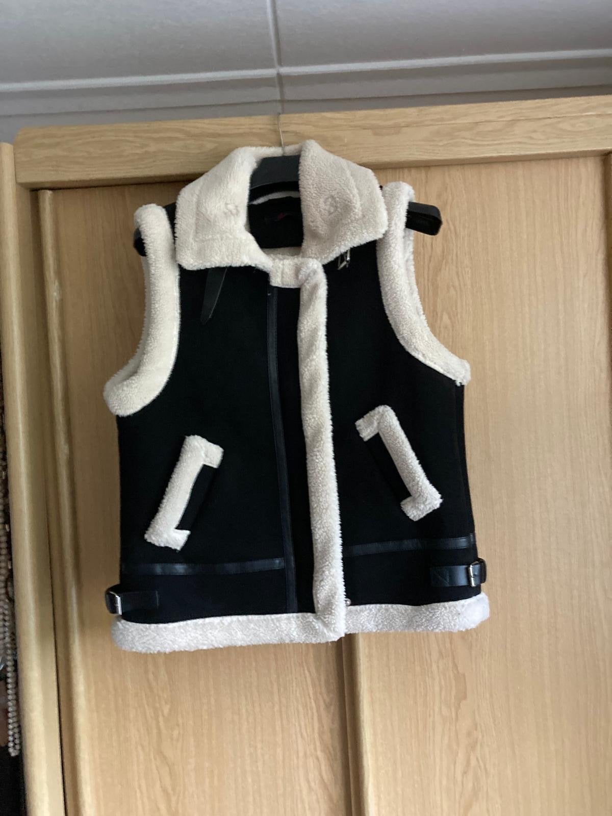 Zwart-wit teddy gilet maat M, Ophalen of Verzenden, Zo goed als nieuw, Maat 38/40 (M), Zwart