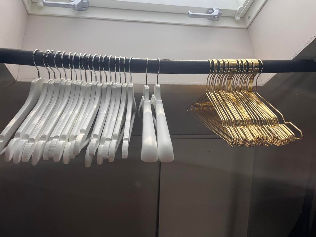 ****KLEDINGHANGERS GOUD METAAL 34 stuks****, Kleding | Dames, Kledinghangers, Ophalen, Nieuw, Kinderen