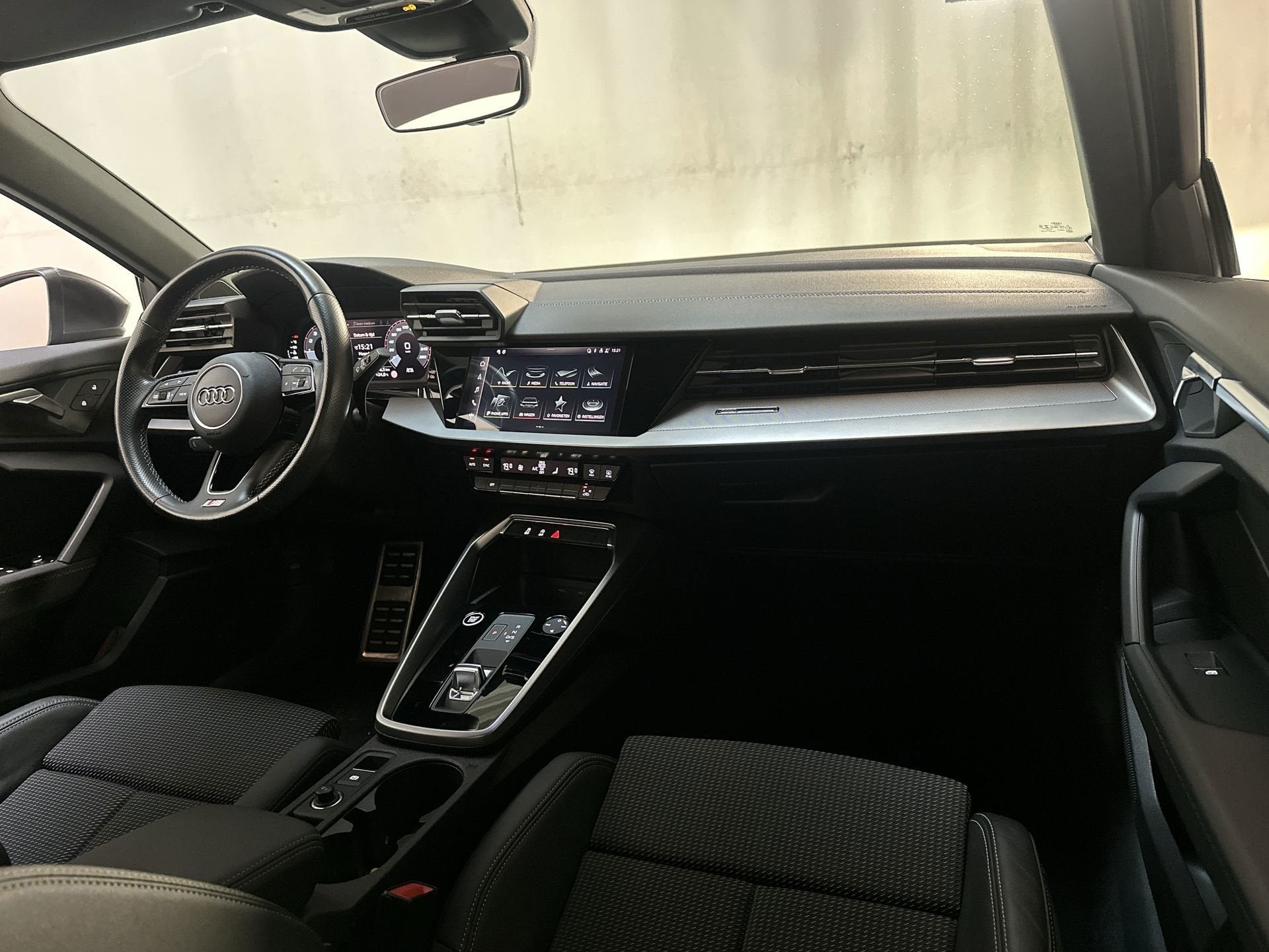 Audi A3 Limousine 30 TFSI S Edition Leder-Stof Trekhaak Navi, Gebruikt, Met garantie (alle), Leder en Stof, Bedrijf