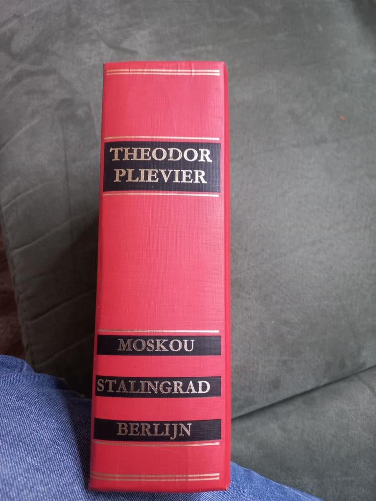 Moskou Stalingrad Berlijn - Theodor Plievier (Gelezen), Boeken, Ophalen of Verzenden, Gelezen, Theodor Plievier, Nederland