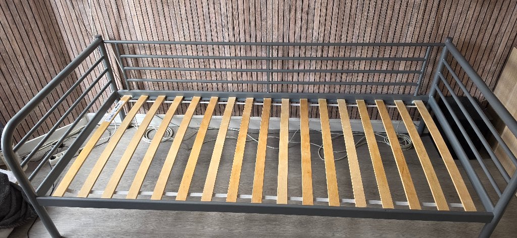 Bed frame 2x 1 persoons 30 euro per stuk, Ophalen, 90 cm, Eenpersoons, 210 cm