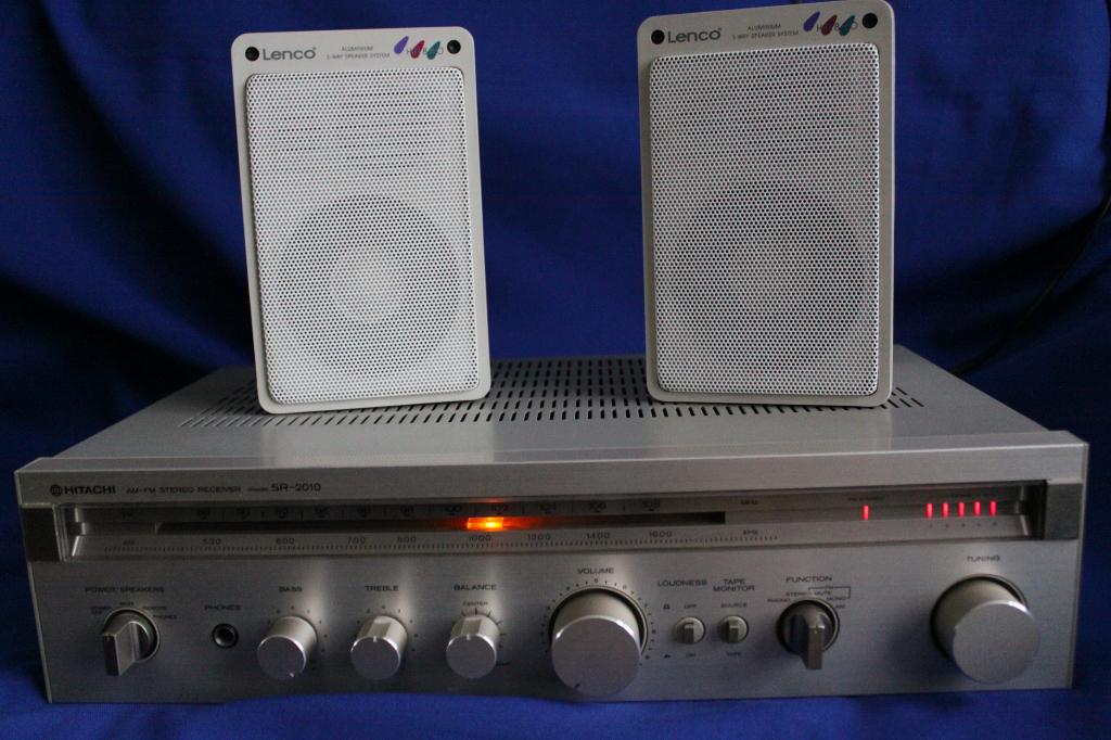 VERSTERKER HITACHI SR-2010 + 2 boxen, Overige merken, Gebruikt, Verzenden, 120 watt of meer