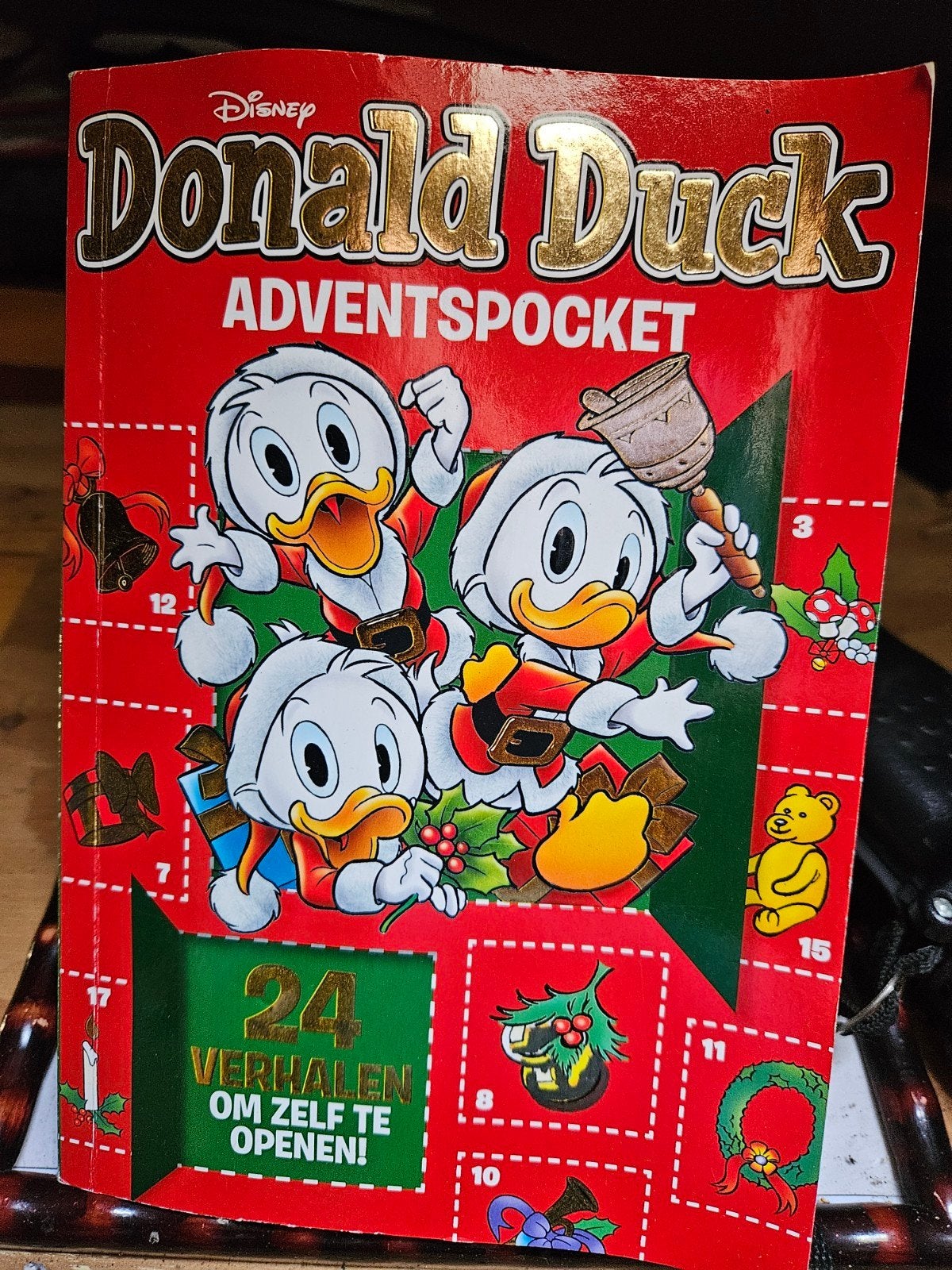 Donald Duck Adventspocket - 24 Verhalen om zelf te openen!, Eén stripboek, Ophalen of Verzenden, Zo goed als nieuw, Walt Disney