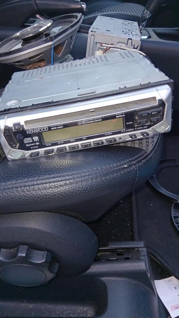 Auto radio met boxen (15 euro voor alles ), Ophalen of Verzenden