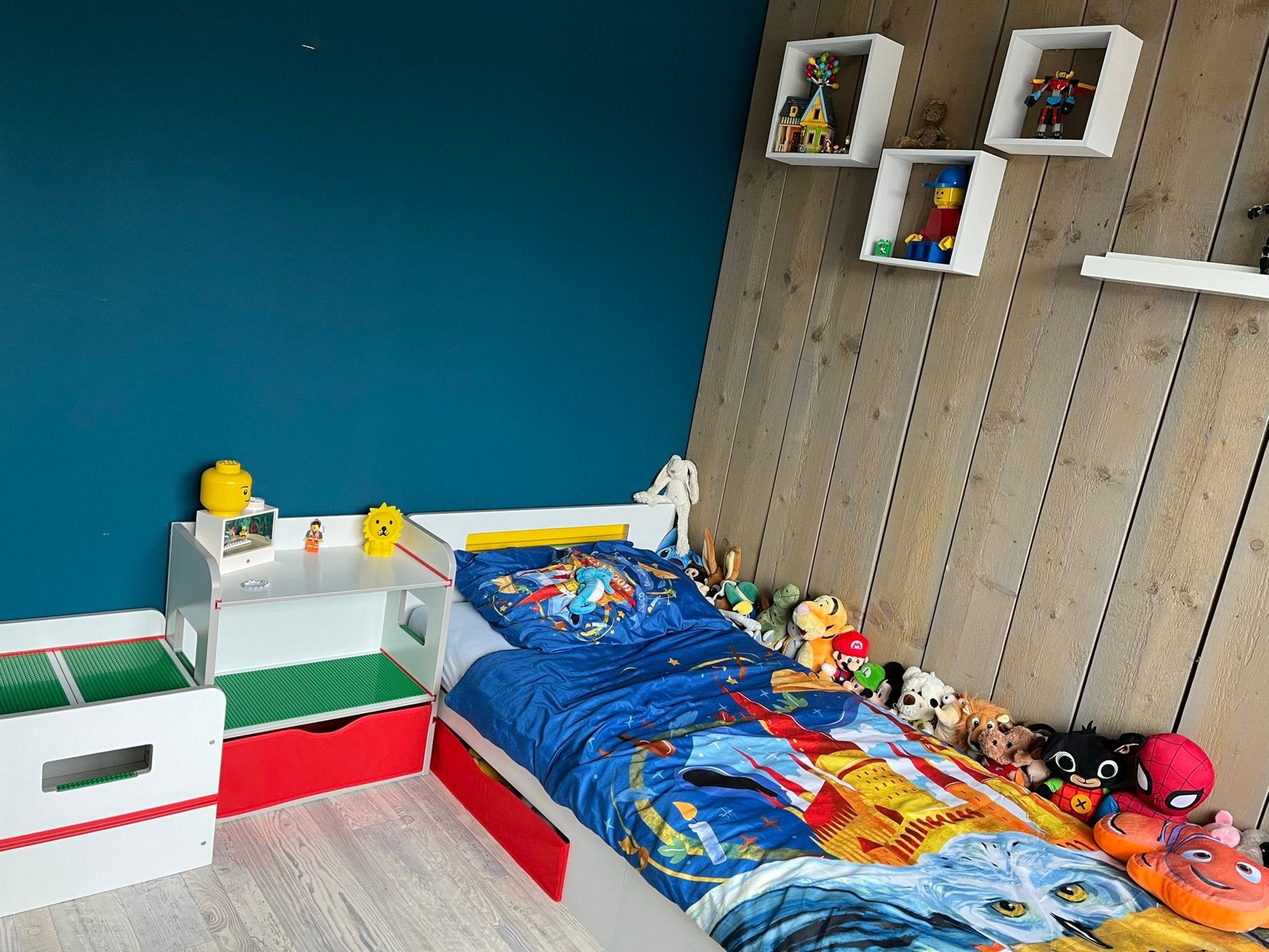 Lego bed, nachtkastje en tafel/kist, Ophalen, 85 tot 100 cm, Zo goed als nieuw, Lattenbodem