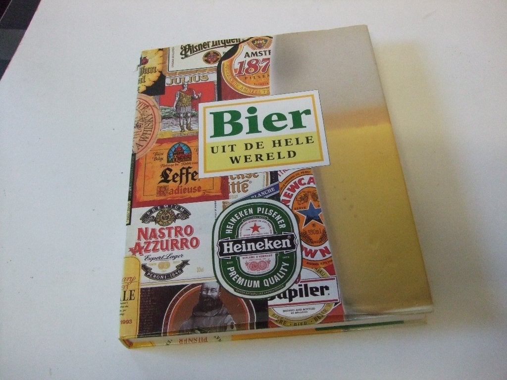 Bierboek: "Bier uit de hele wereld" (nr.2), Ophalen of Verzenden, Nieuw, Overige typen, Overige merken