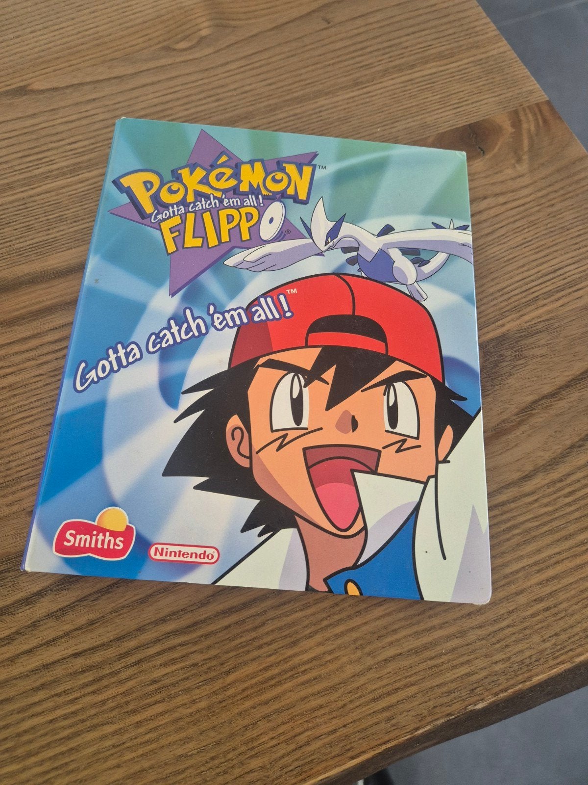 Flippo map 2001 met 74 flippo's en 2 slammers, Ophalen of Verzenden, Verzameling, Met verzamelmap(pen)