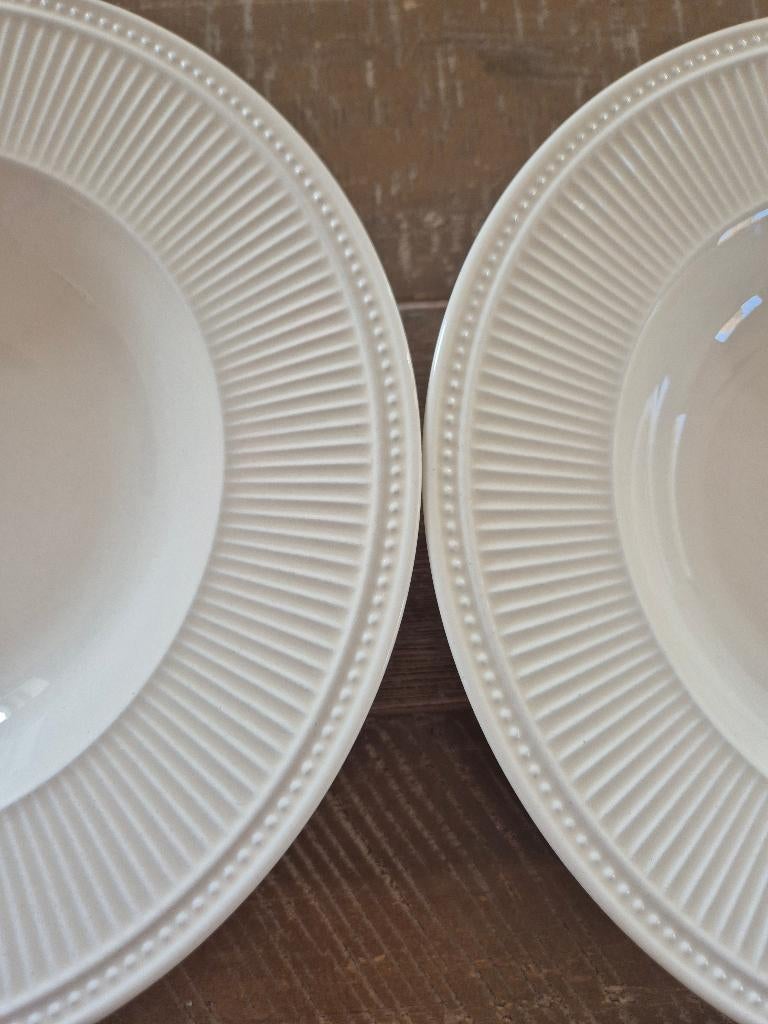 2 Wedgwood Windsor "Diepe borden" 23 cm, Huis en Inrichting, Keuken | Servies, Ophalen, Nieuw, Bord(en), Wedgwood
