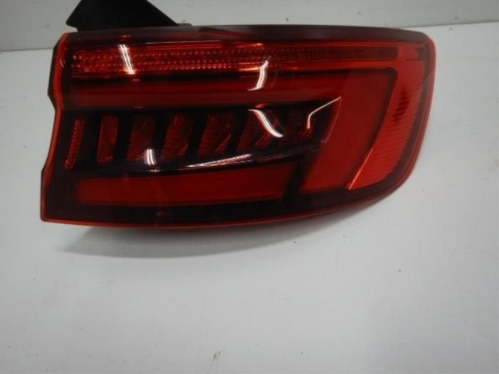 Audi A4 8W Sedan Achterlicht Dynamische LED Rechts buiten, Ophalen of Verzenden, Gebruikt