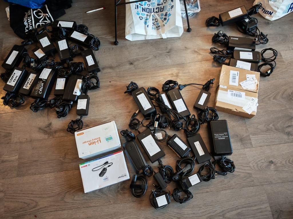 Diverse E-bike opladers: nieuw en gebruikt, Fietsen en Brommers, Fietsaccessoires | Fietscomputers, Ophalen of Verzenden, Gebruikt