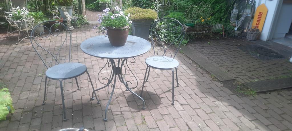 Charmante Bistro Tuinset - Metaal, Tuin en Terras, Tuinsets en Loungesets, 2 zitplaatsen, Overige materialen, Gebruikt, Ophalen of Verzenden