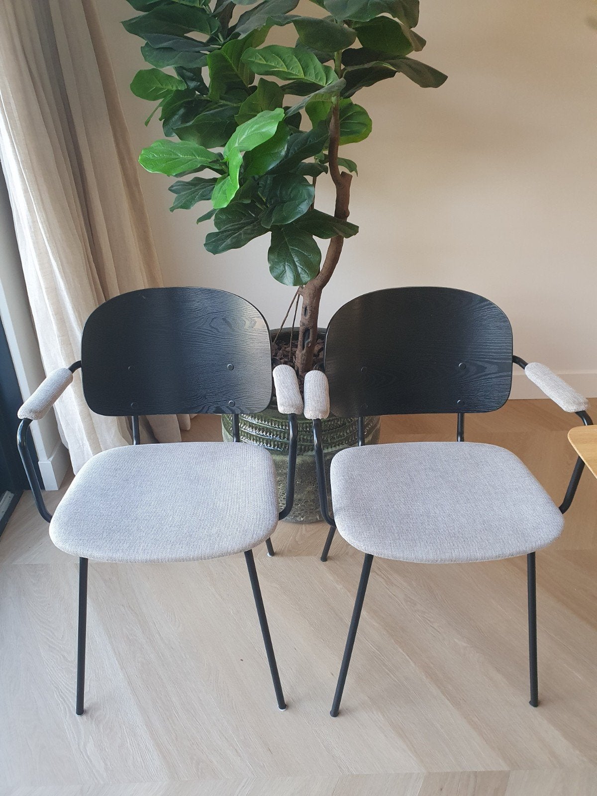 2 eetkamerstoelen van Lodge Living, Huis en Inrichting, Ophalen, Gebruikt, Twee, Hout