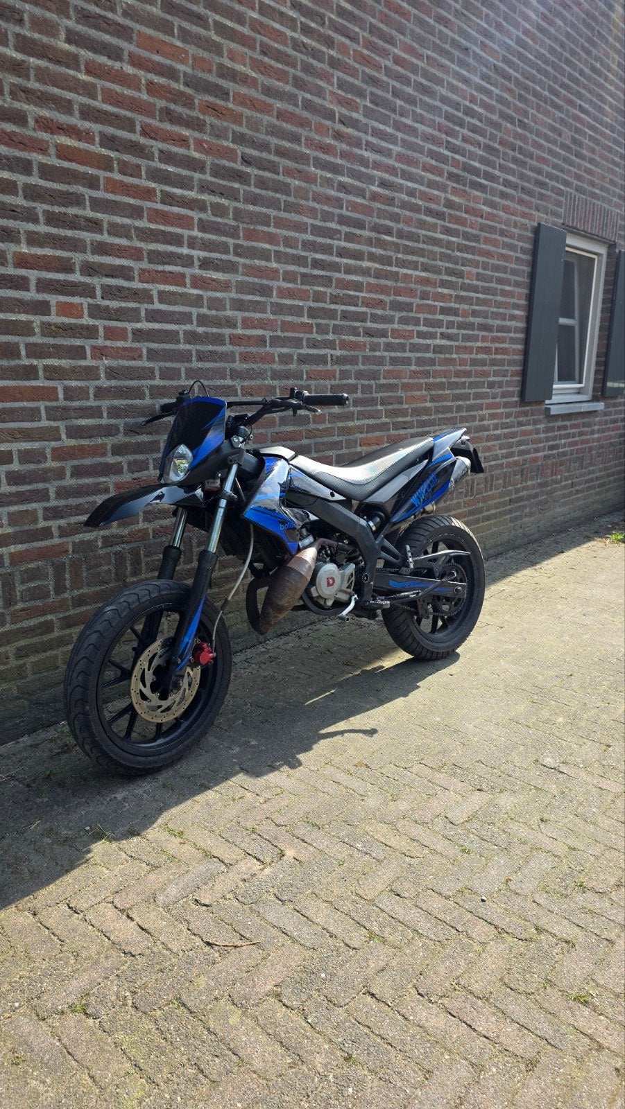 Derbi 2011 77cc in nette staat, Fietsen en Brommers, Brommers | Derbi, Ophalen, 6 versnellingen, Maximaal 45 km/u, Zo goed als nieuw
