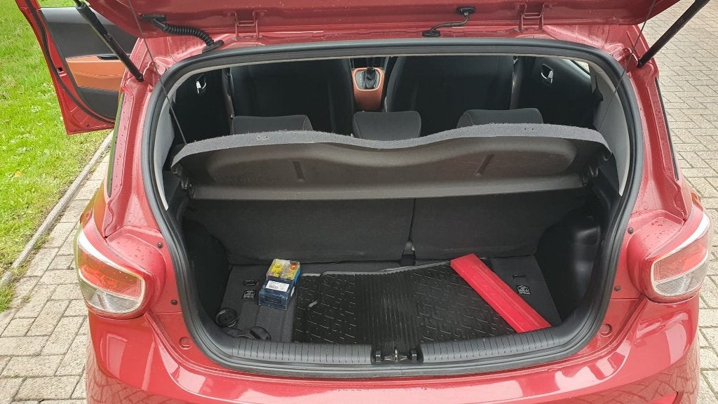 Foto 12 van Hyundai i10 1.0 5 DRS AUT 2014 Rood