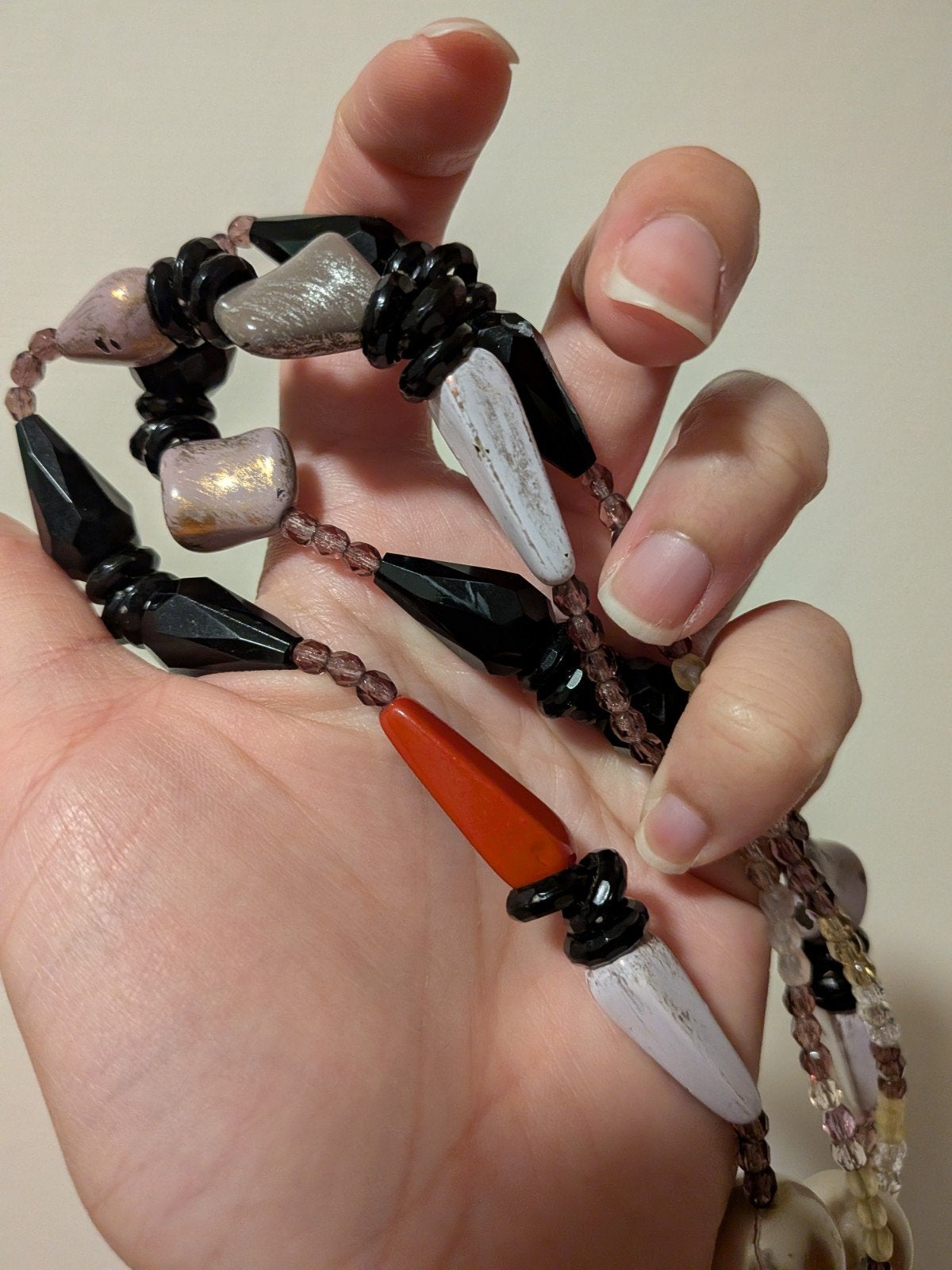 Unieke kralenketting met diverse materialen en kleuren, Sieraden, Tassen en Uiterlijk, Kettingen, Ophalen of Verzenden, Zo goed als nieuw