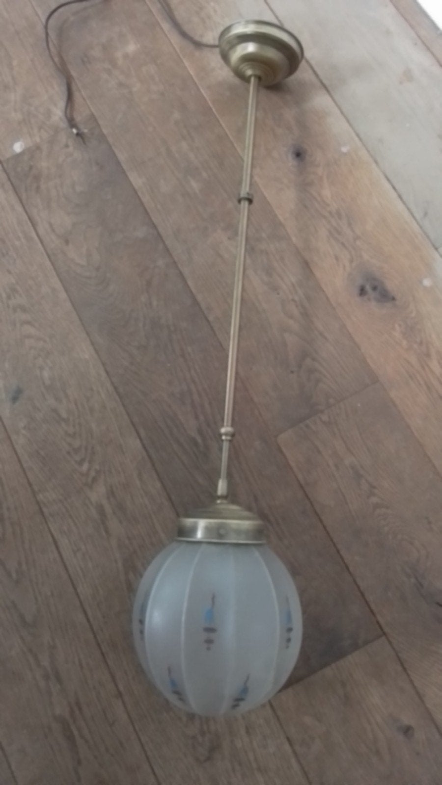 Vintage hanglamp met glazen bol en messing armatuur, Nieuw, Vintage, Klassiek, Glas, E27 (groot)