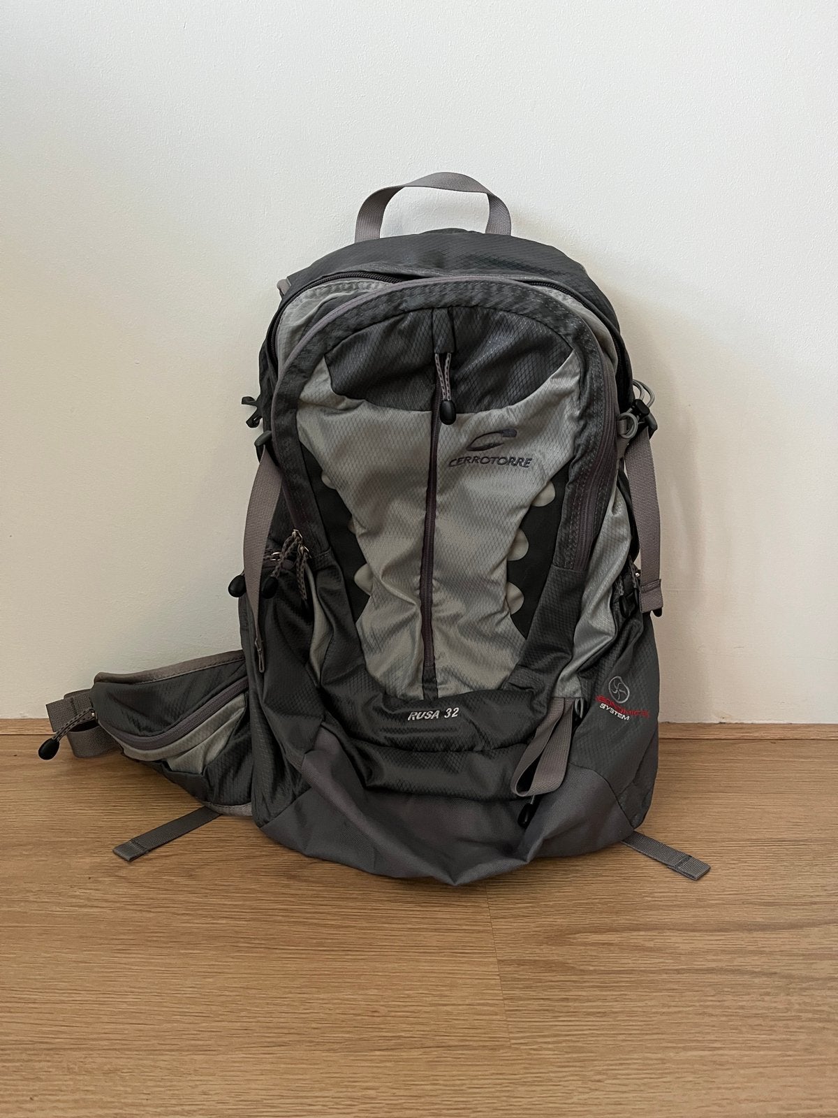 Cerrotorre rusa 32 backpak, rugtas, 25 tot 40 cm, Zo goed als nieuw, Ophalen, Overige merken