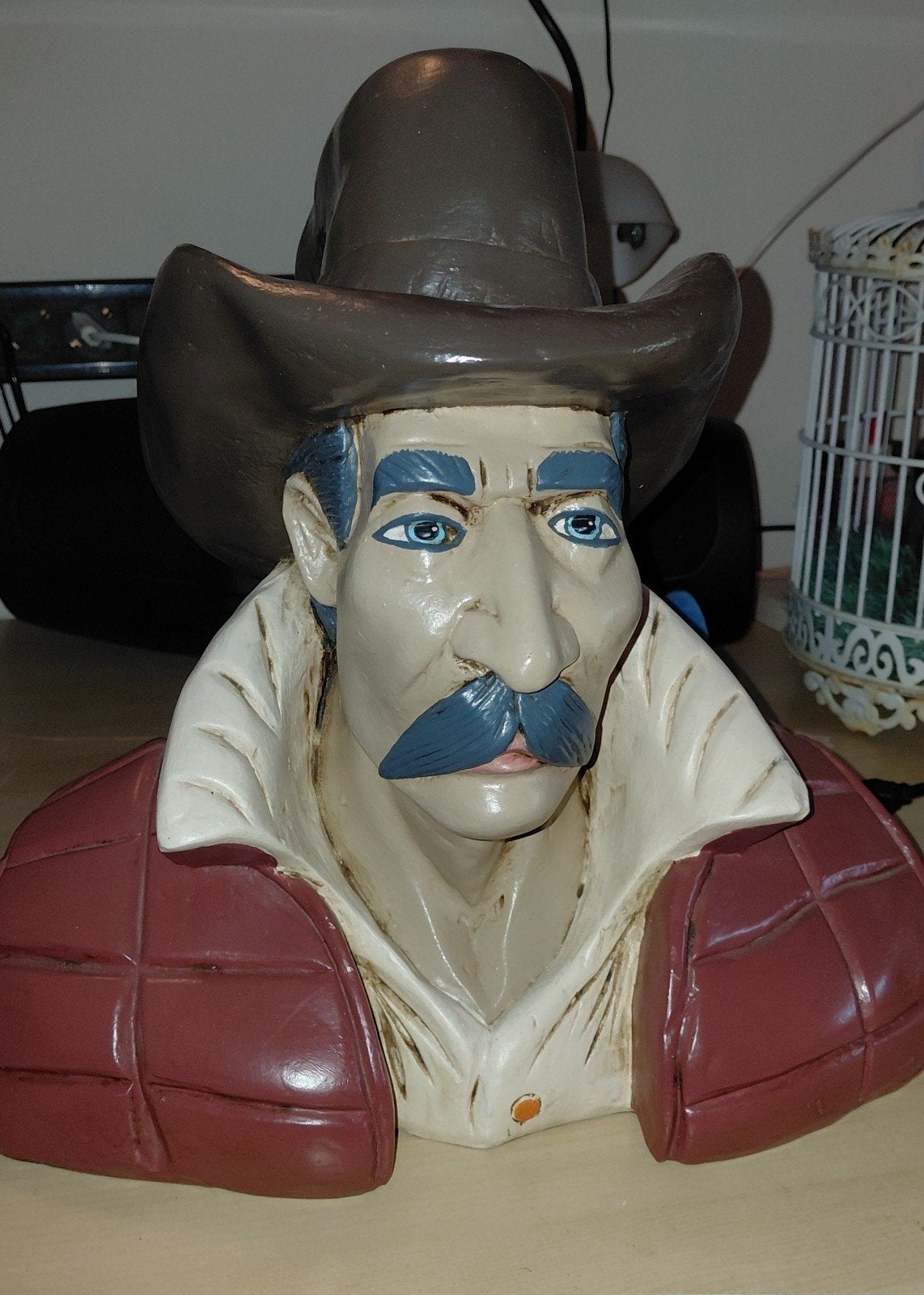Groot zwaar borstbeeld van een Cowboy, Antiek en Kunst, Buste, Ophalen of Verzenden, 20 - 50 cm, Meerkleurig