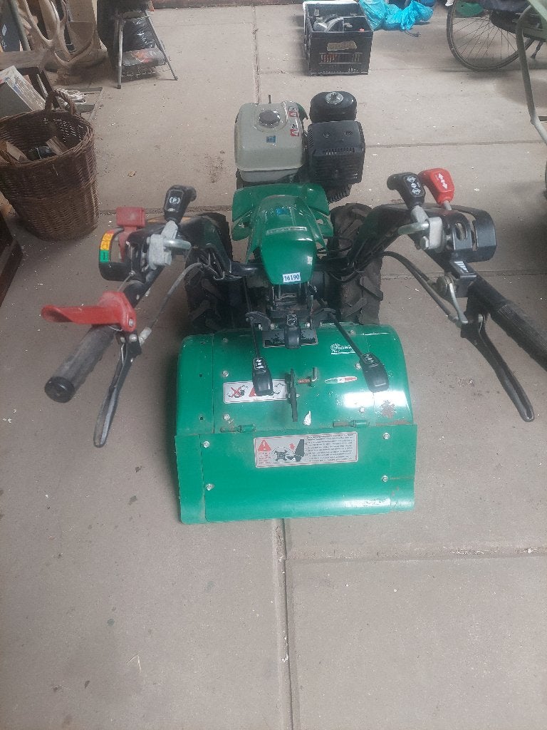 Robuuste Tuinfrees - Ideaal voor tuinonderhoud, Ophalen, Benzine, Gebruikt, Ferrari