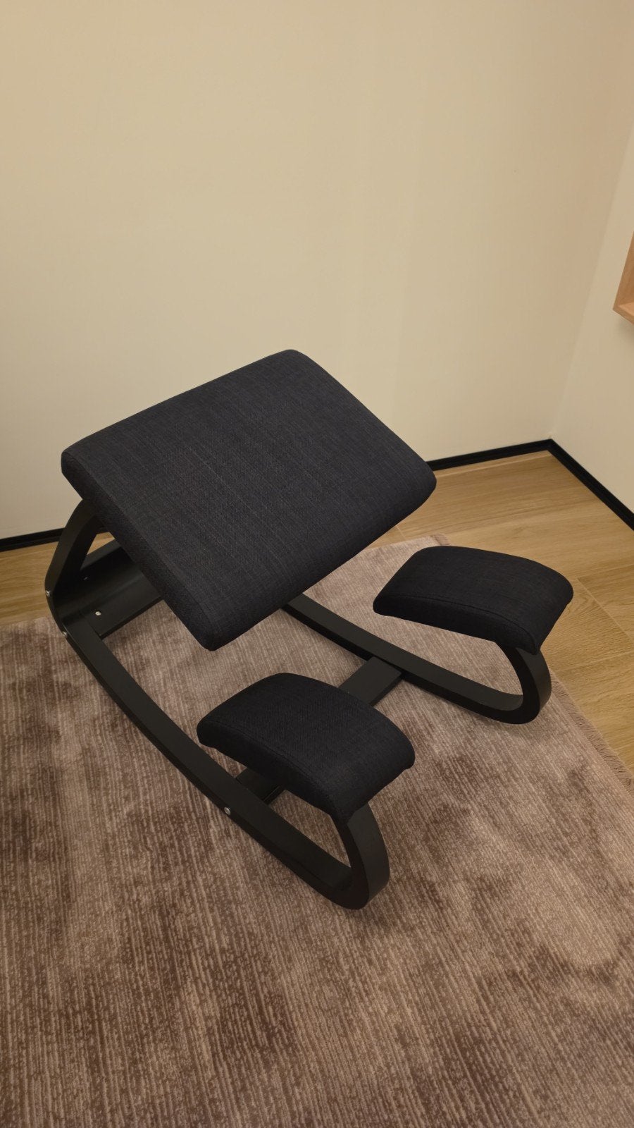 Ergonomische kniestoel - Zwart, Huis en Inrichting, Stoelen, Ophalen, Zwart, Ergonomisch, Zo goed als nieuw
