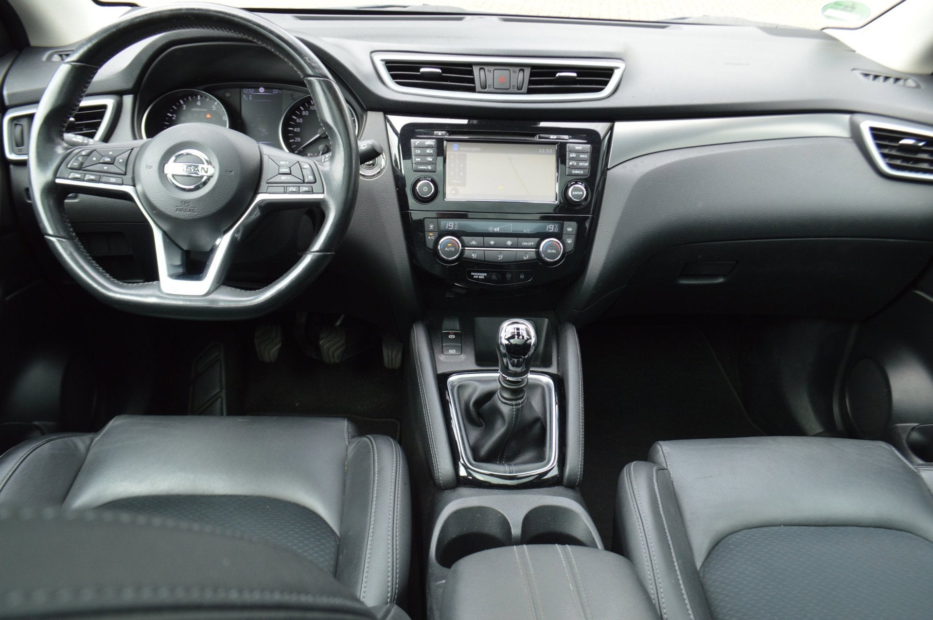 Nissan Qashqai 1.2 Tekna, Trekhaak, All-season, Panorama, NI, Auto's, Nissan, Voorwielaandrijving, Gebruikt, 4 cilinders, Bruin