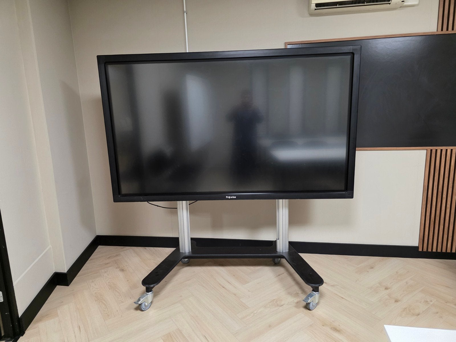 Prowise 84 inch met verrijdbaar stand, 50 Hz, 100 cm of meer, 4k (UHD), Smart TV