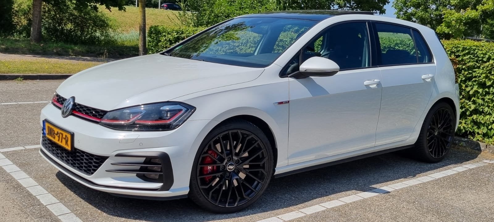 Volkswagen Golf 2.0 TSI 300PK 5D 2017 Wit, Auto's, Voorwielaandrijving, Stof, Zwart, Wit