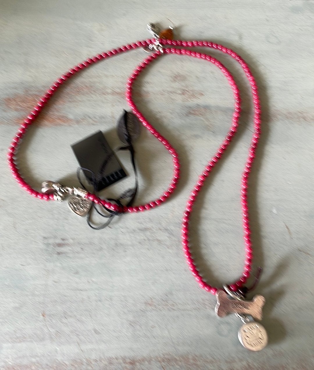 Exoal ketting rood glaskralen Mr Louie bot hond, Sieraden, Tassen en Uiterlijk, Ophalen of Verzenden, Zo goed als nieuw, Rood