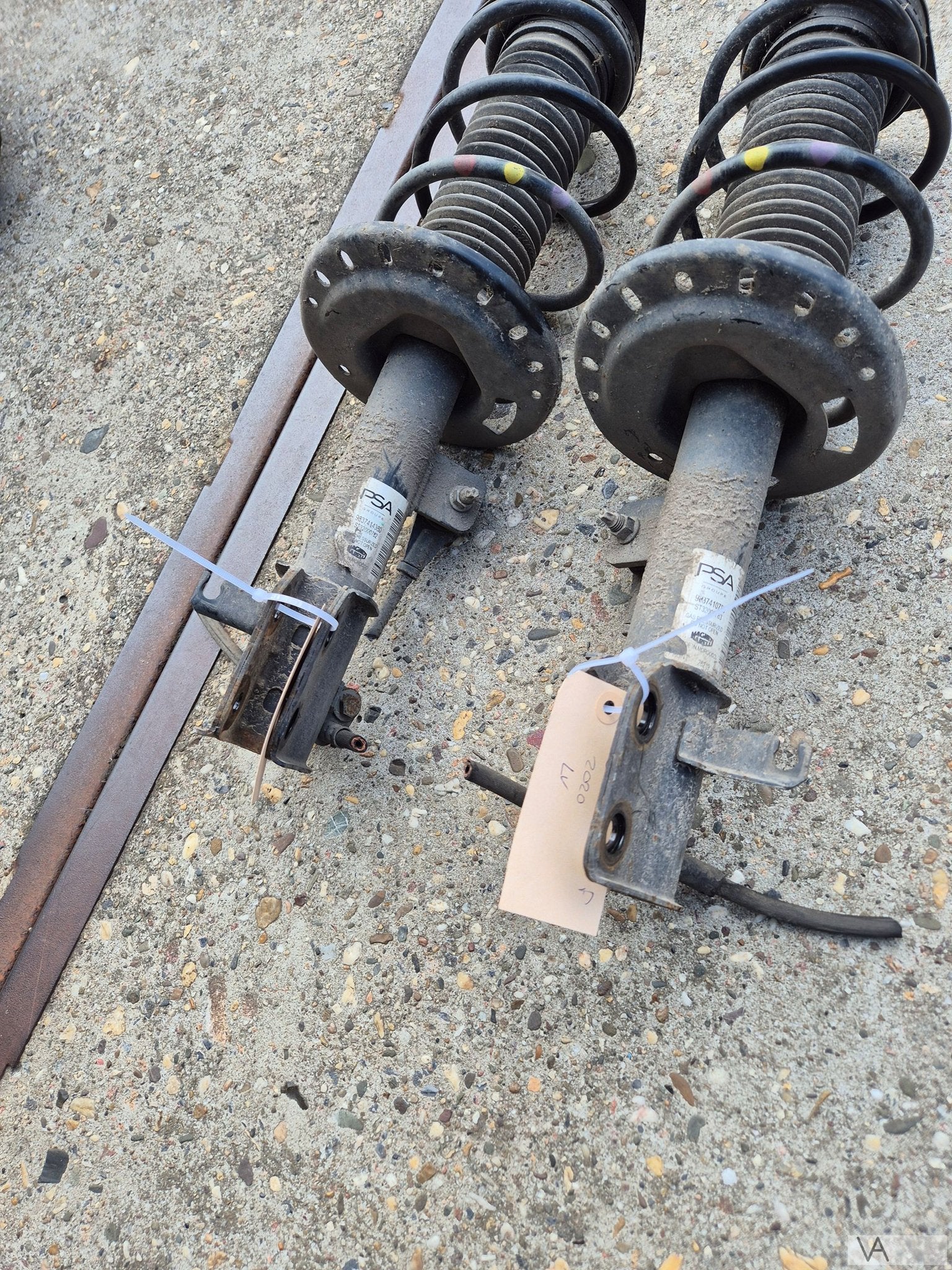 Schokdemper veerpoot links / rechts Opel Corsa F Peugeot 208, Gebruikt, -, -, Opel